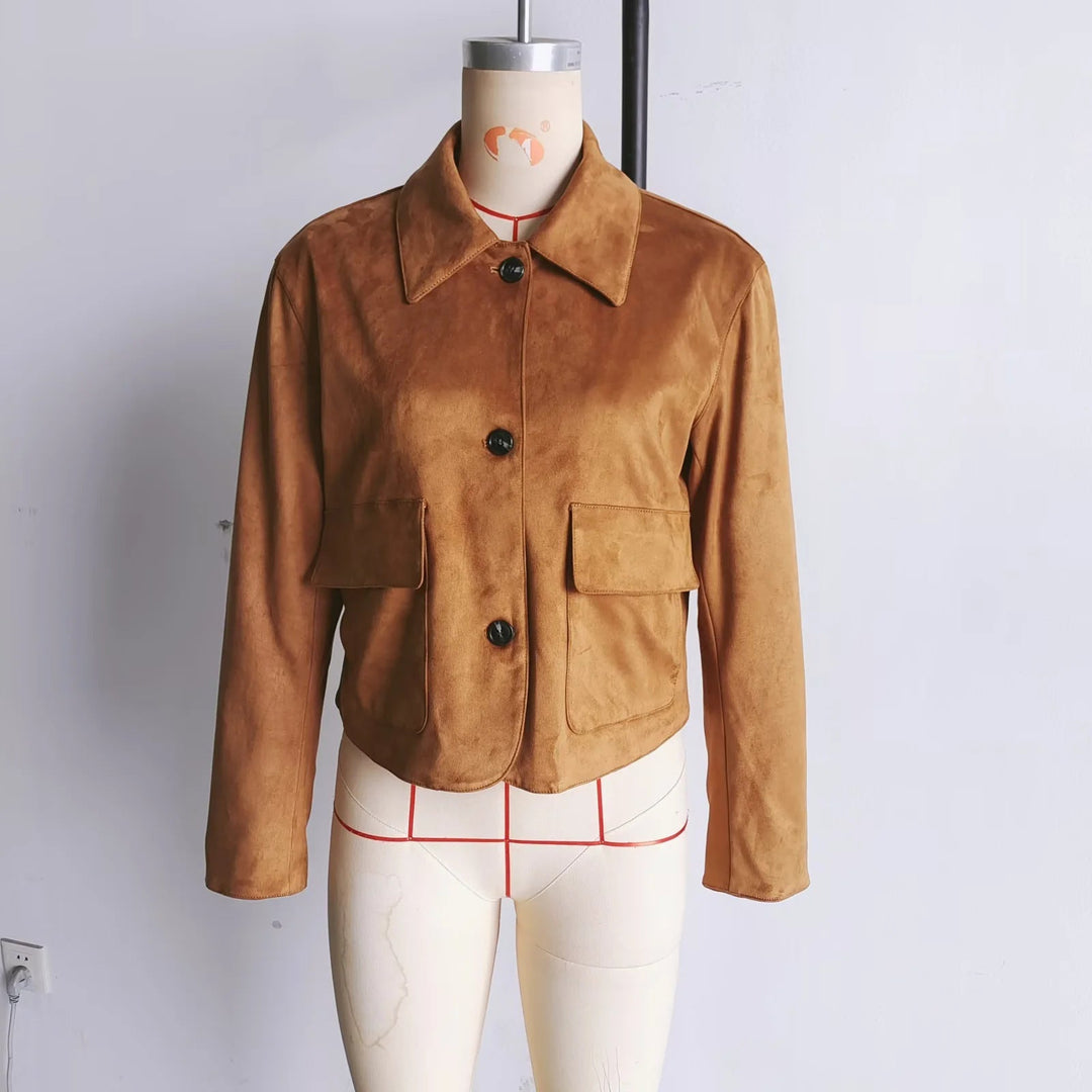 Dam cropped shirt jacka tillverkad av microfiber velour med stor flap fickor