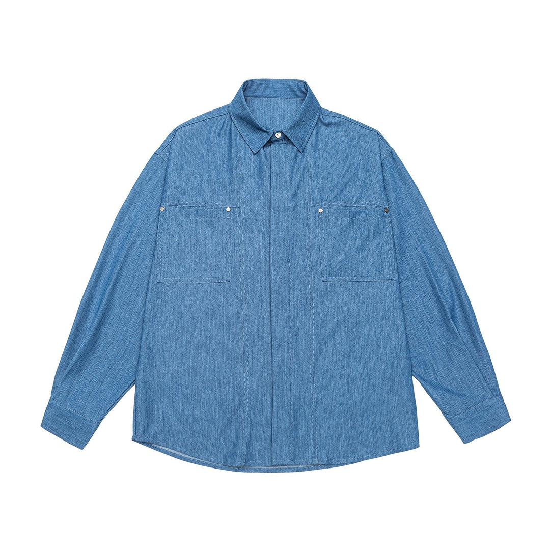 Herr overshirt tillverkad av kraftig twill kvalitet med dold knäppslå och bröstfickor