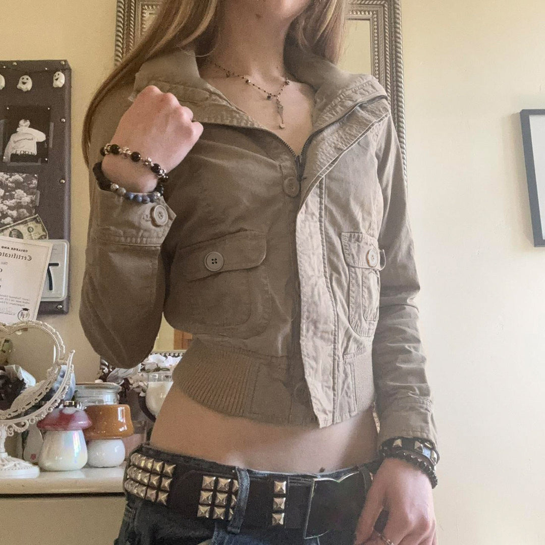 Dam kort utility blousonjacka med high ståkrage, flap fickor och elastic waistband