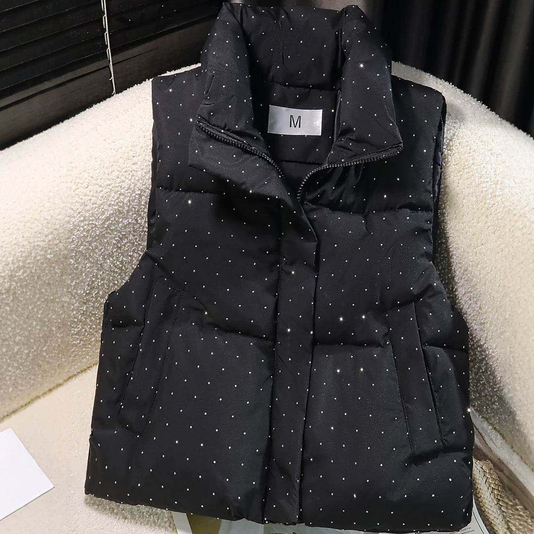 Dam vadderad quiltad väst med hög krage och Discreet Rhinestone Applications