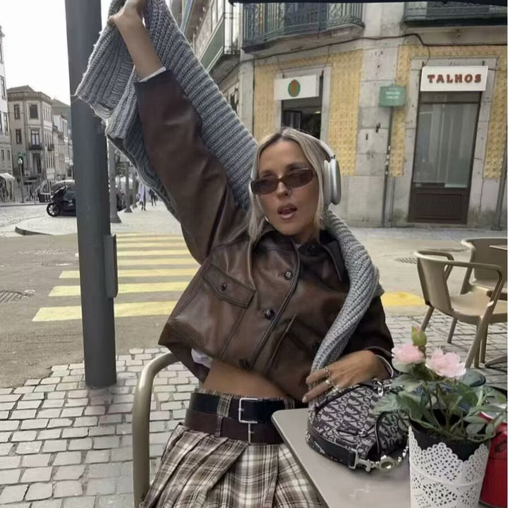 Dam kort jacka gjord vegan läderlook in boxy worker stil