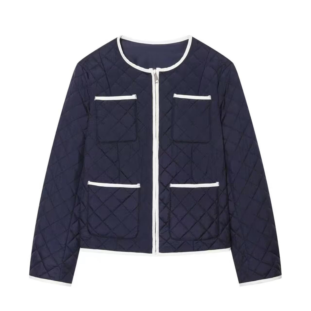 Dam Kort Quiltad Jacka med Round Neck, Contrast Piping och Patch Fickor