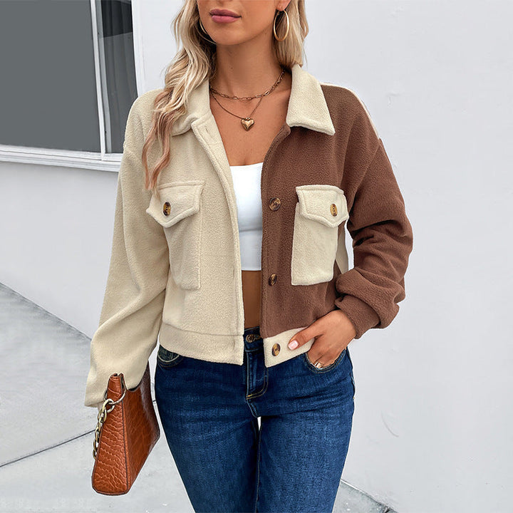 Dam Cropped Teddy jacka med Färg Blocked ärmar och Breast fickor