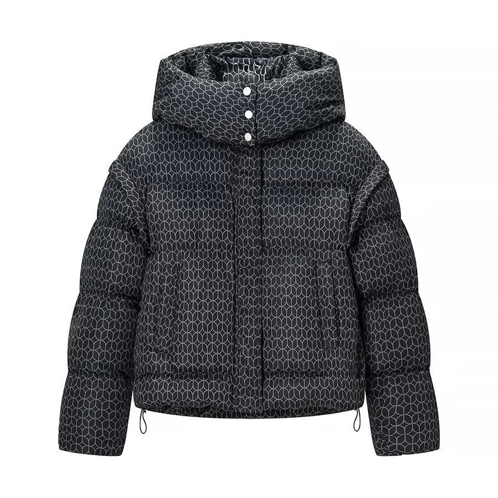 Dam kort boxy quiltad jacka med graphic quilt mönster, stor huva, concealed snap knäppning och drawstring fåll