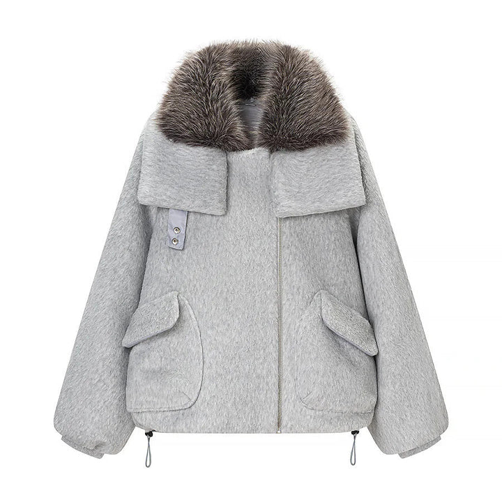 Dam kort oversized jacka i ullblandning med voluminous fuskpälskrage och patch flap fickor
