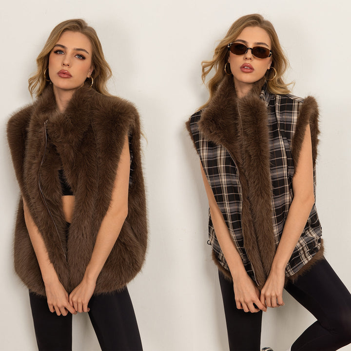 Dam kort mysig faux fur väst med hel dragkedja och rutig foder