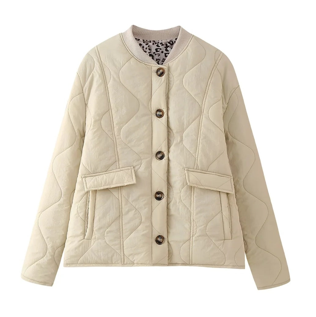 Dam 1700+ Quiltad Kort Blouson Jacka i Boxig Skärning med Round Neck, Knapp Knäppning och Lock Fickor