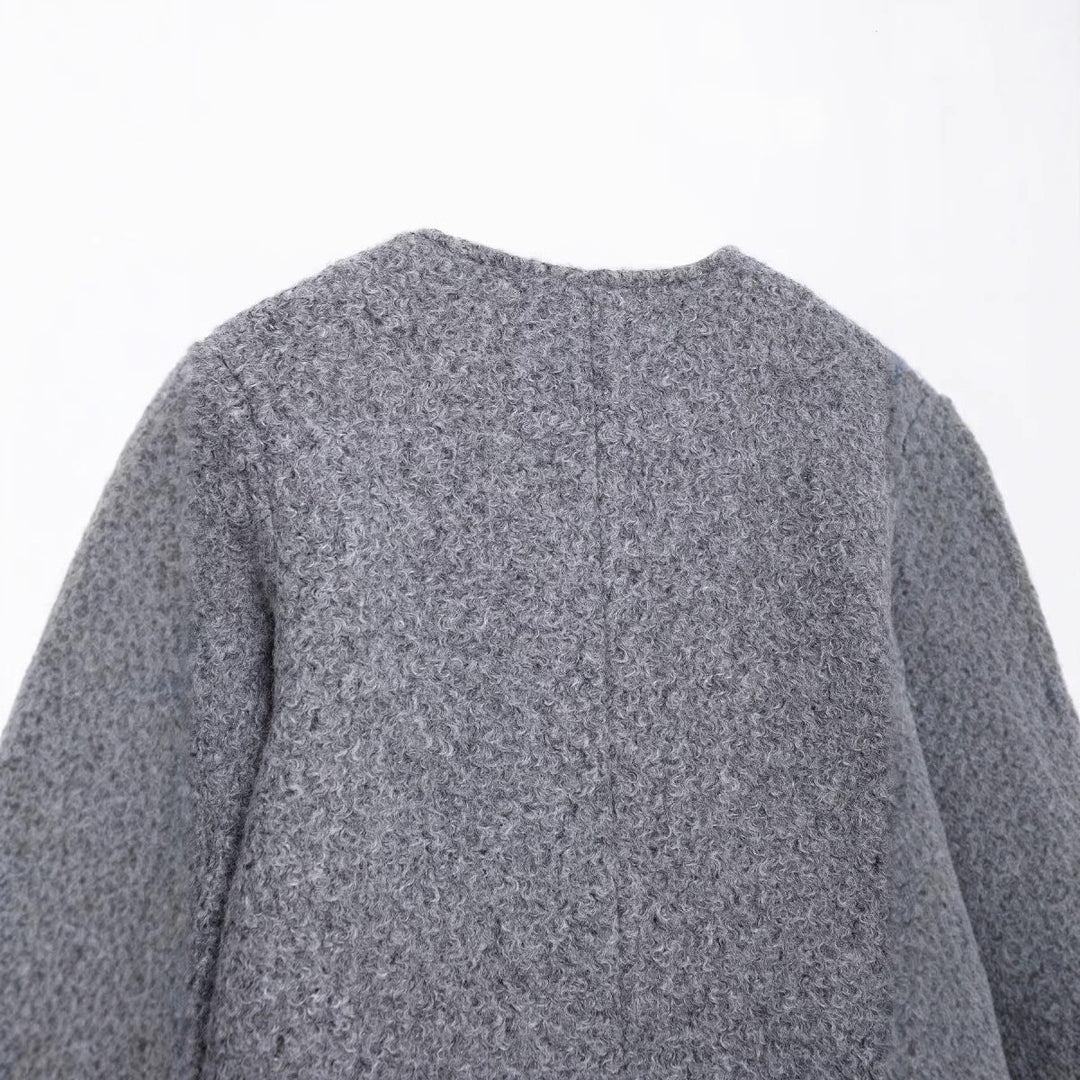Dam Kort Skärning Boucléjacka med Round Neckline, Patch Fickor, och Guld Dekorativ Knappar