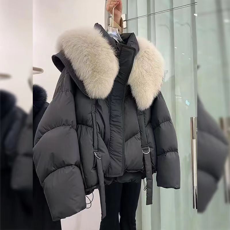 Dam nano kort thermo pufferjacka med detachable faux fur krage, hög closing ståkrage, och fåll med dragsko