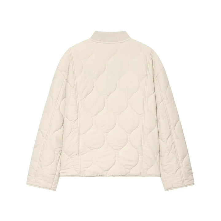 Dam non-vadderad quiltad jacka med boxy silhuett, ribbed ståkrage och patch flap fickor