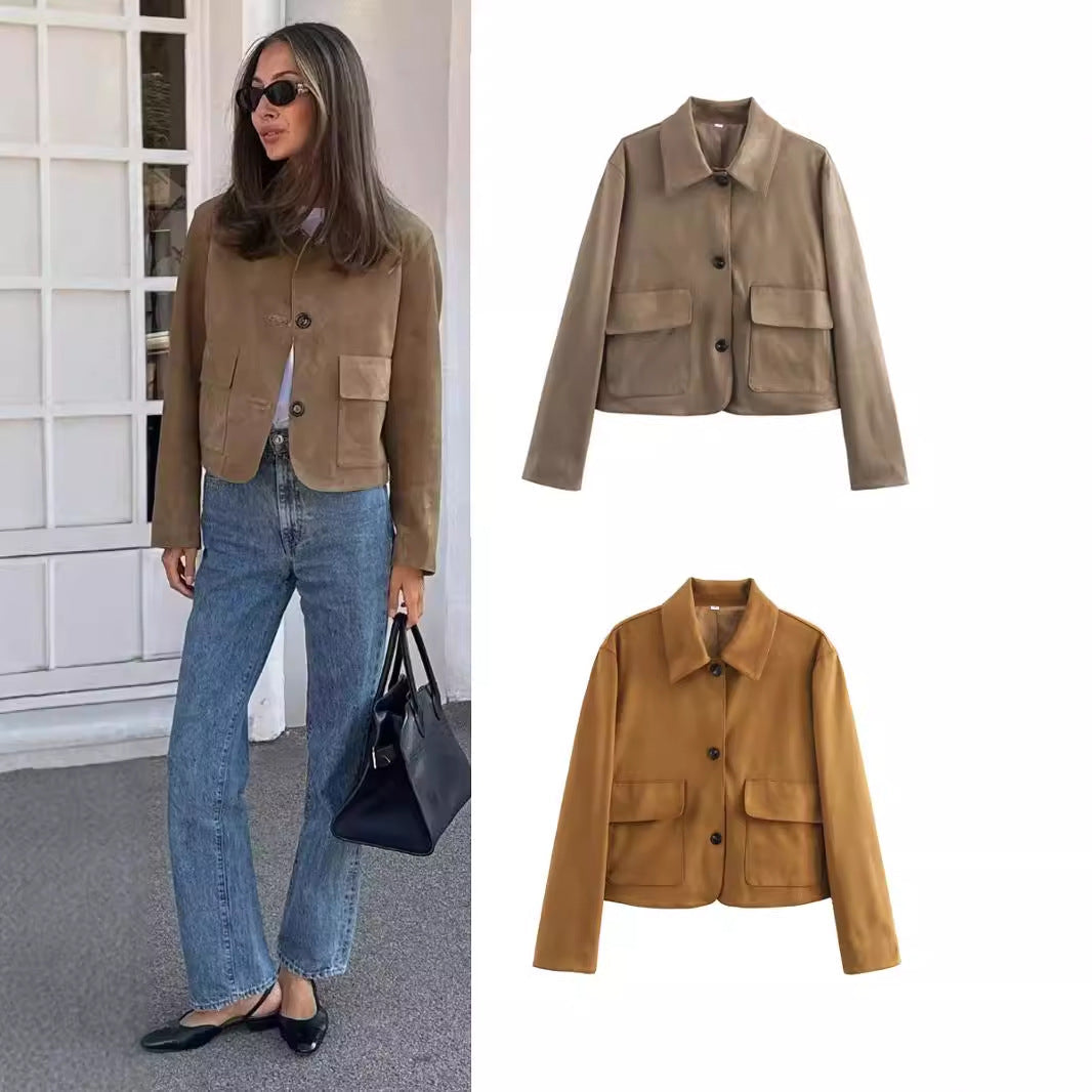 Dam cropped shirt jacka tillverkad av microfiber velour med stor flap fickor