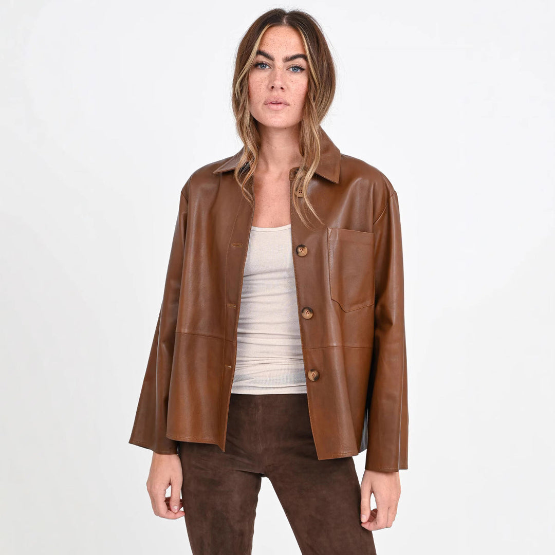 Dam Overskjortjacka in läderlook med Attached Breast ficka och dold knappslå