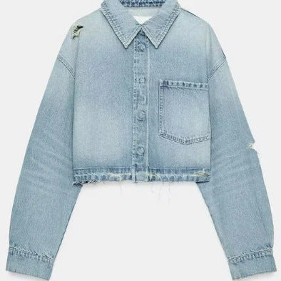 Dam Kort Denimjacka i Boxig Skärning med Frayed Nederkant och Patch Chest Ficka