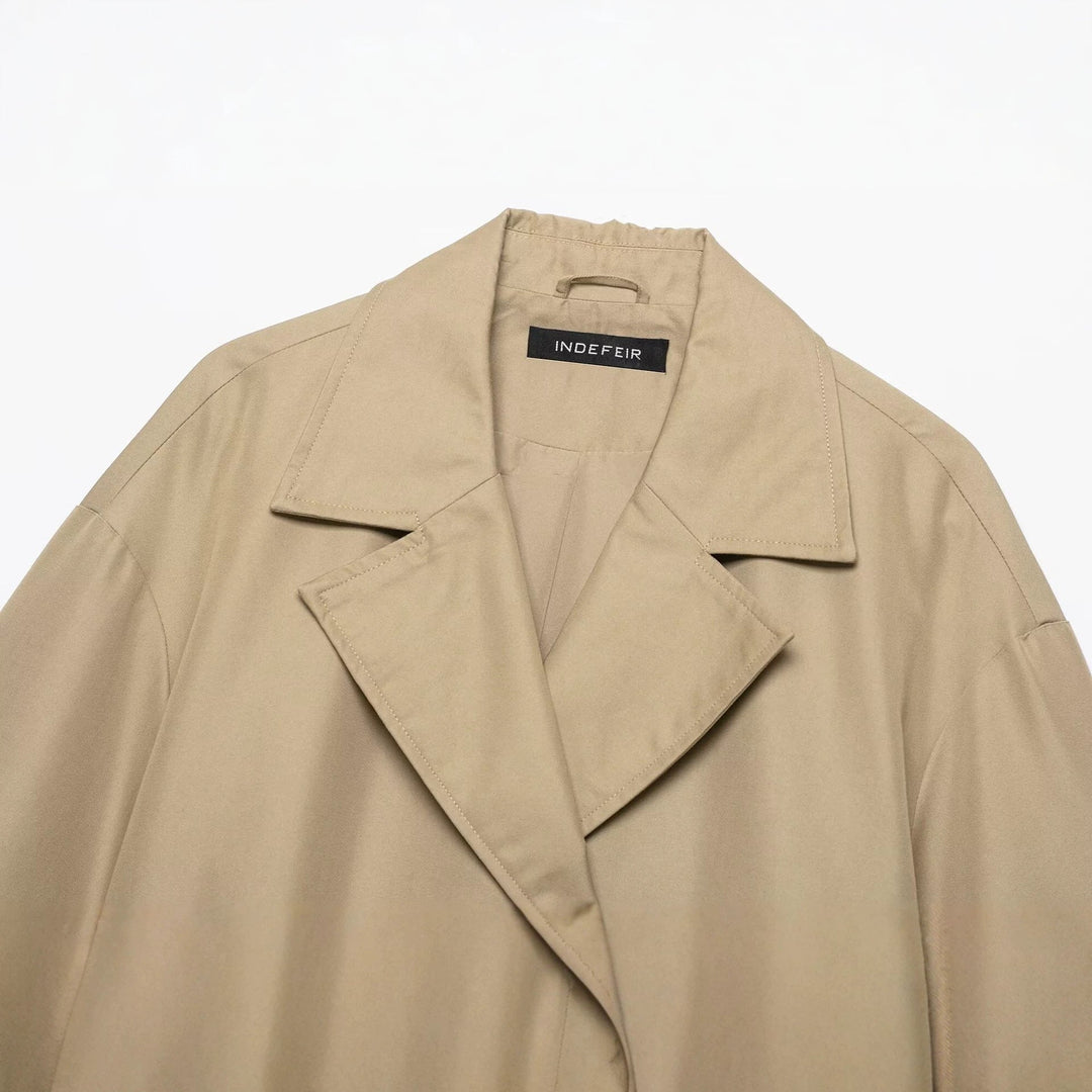 Dam Kort Skärning Trench Cape med Double-Breasted Knapp Knäppning och Half-Length Ärmar