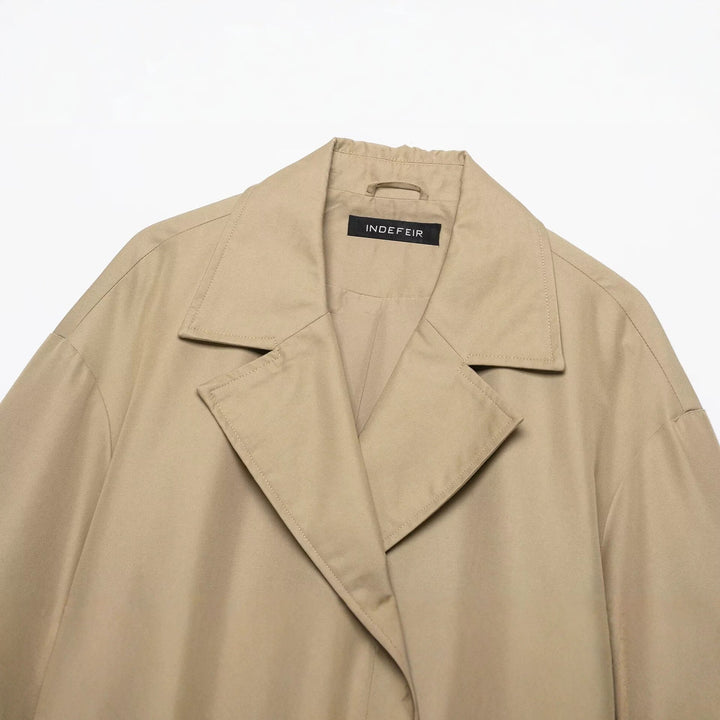 Dam Kort Skärning Trench Cape med Double-Breasted Knapp Knäppning och Half-Length Ärmar