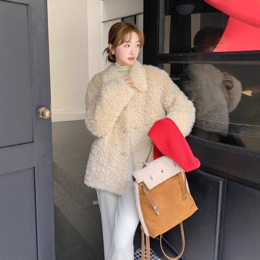 Dam kort teddy kappa med Cozy Faux Fur Texture och klassisk krage