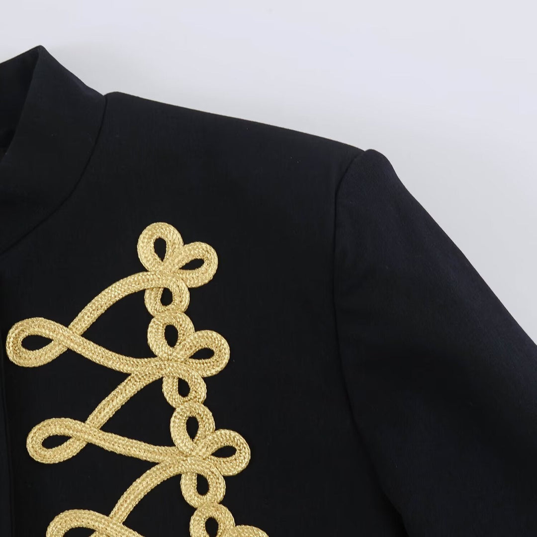 Dam Kort Jacka i Sailor Stil med Guld Cord Application och Stå Krage