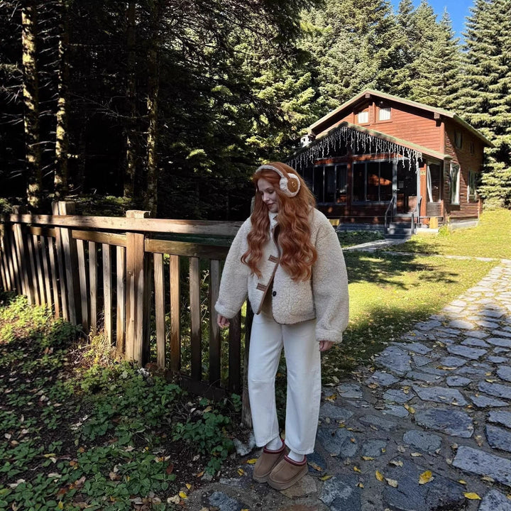 Dam kort jacka in lambskin look med hög ståkrage och utanpåfickor