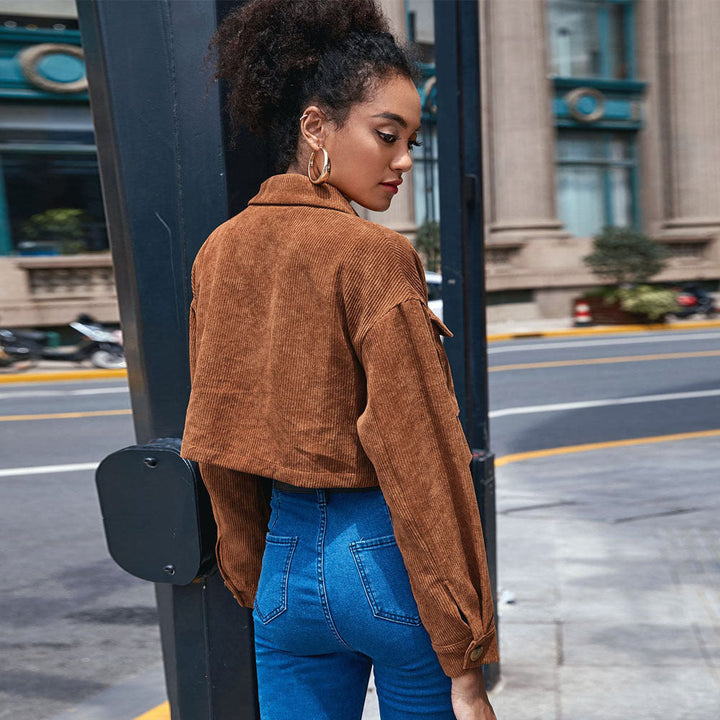 Dam cropped manchester jacka med applied flap fickor, skjortkrage, och button closure