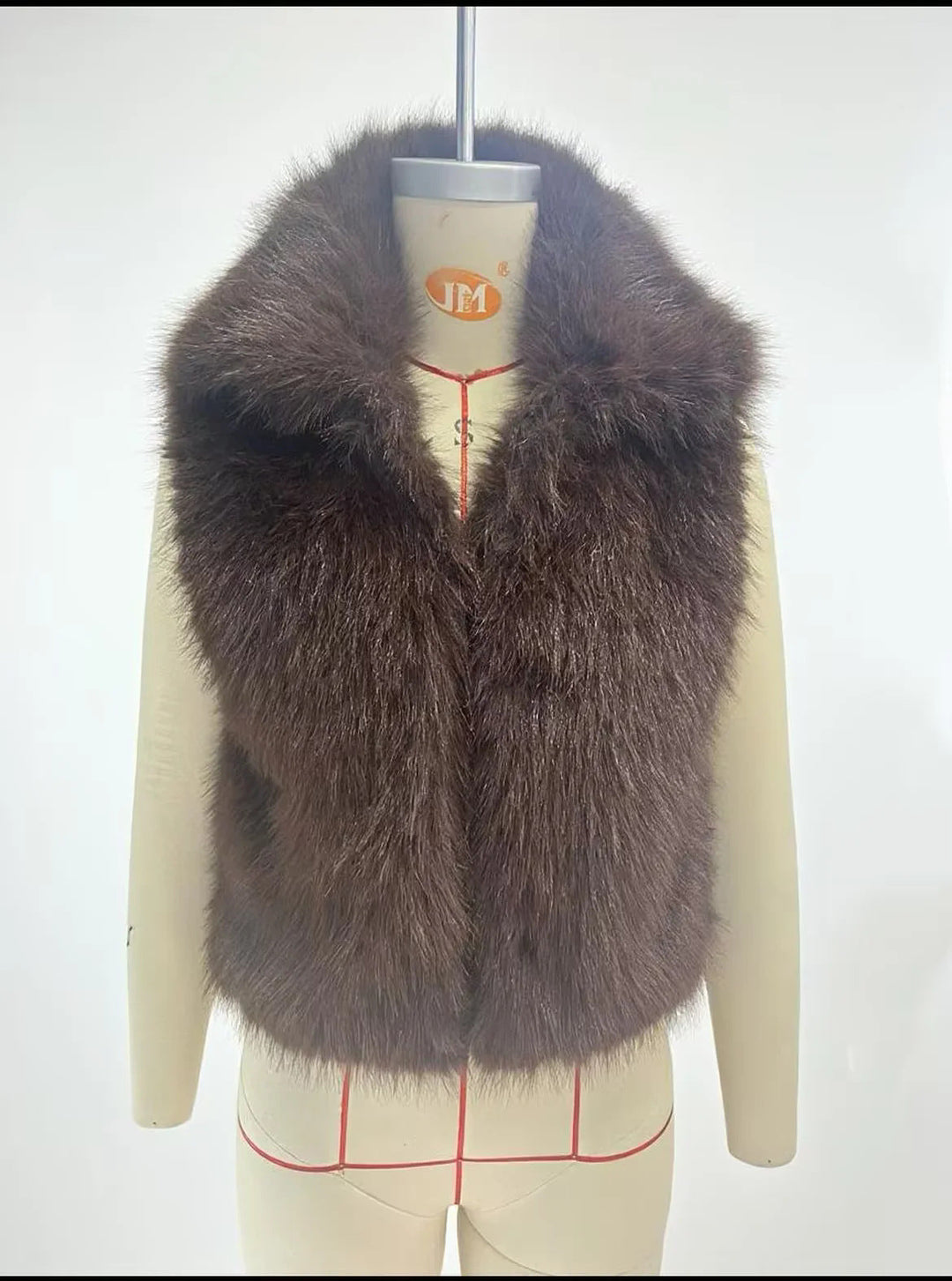 Dam lyxig faux fur väst med voluminous sjalkrage och cropped silhuett
