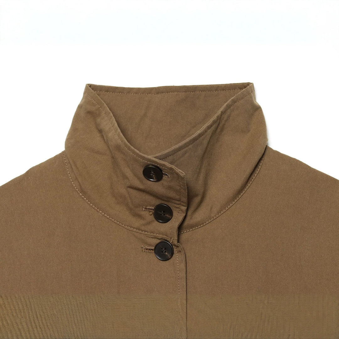 Dam kort utility cropped jacka med high standing krage, drawstring waist och full knäppning