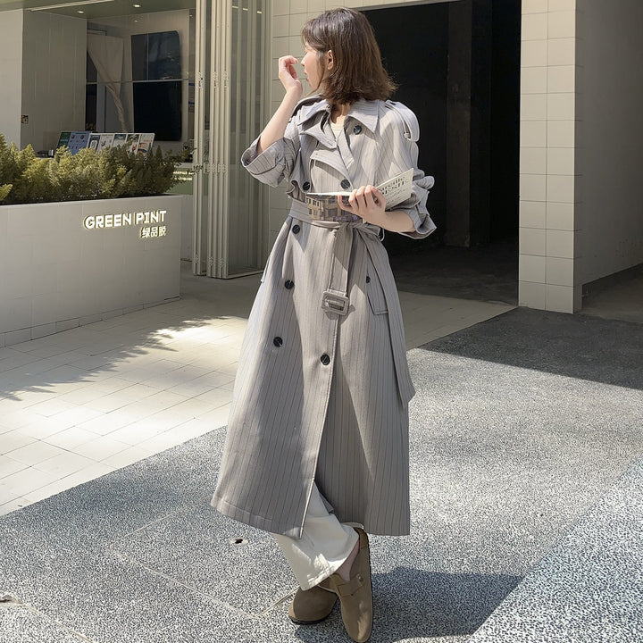 Dam elegant Maxi lång Pinstripe trench med Shoulder Pads och Gathered ärmar