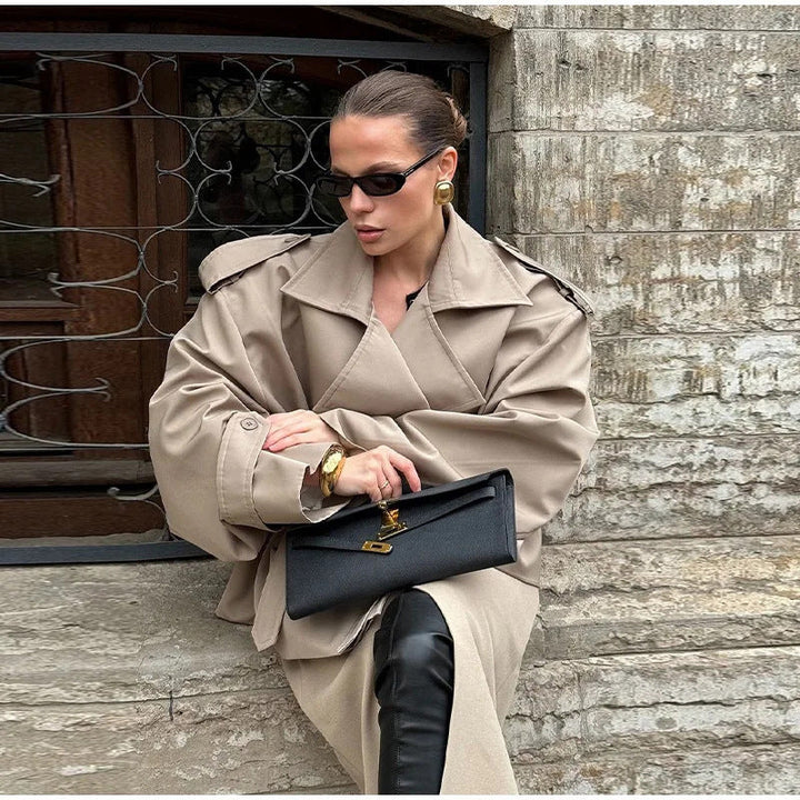 Dam kort trenchcoat med Ties och Cape ärmar