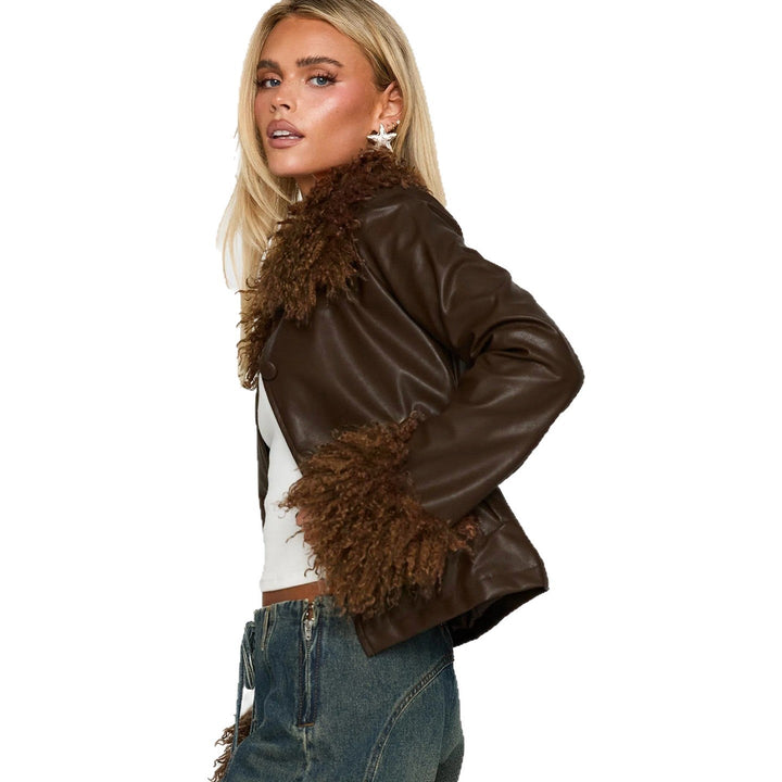 Dam kort konstläderjacka med voluminous pälskrage och fur cuffs