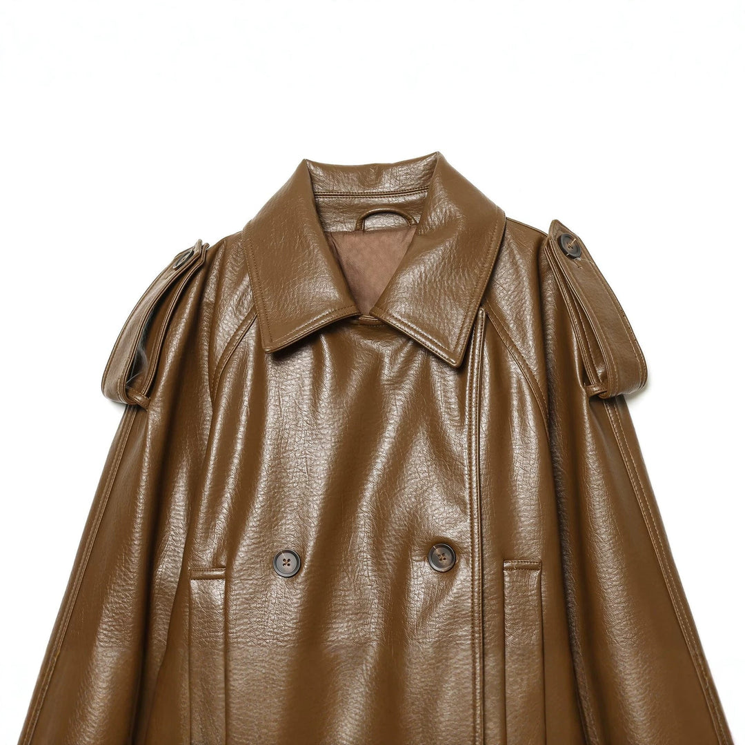 Dam Kort Skärning Trenchcoat Tillverkad av Konstläder med A Cinching Tie Belt
