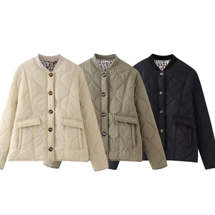 Dam 1700+ Quiltad Kort Blouson Jacka i Boxig Skärning med Round Neck, Knapp Knäppning och Lock Fickor