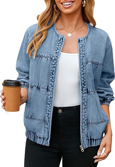Dam bomber-stil denimjacka med round neck, piping seams, och elastic fåll