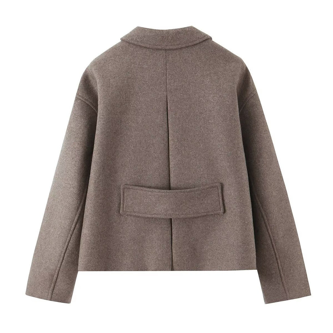 Dam kort-skärning blousonjacka tillverkad av ullblandning med skjortkrage och welt fickor