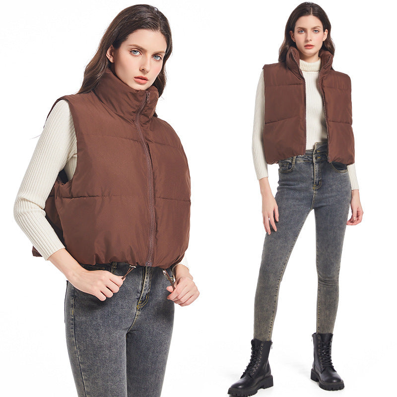 Dam ultra-light kort vadderad väst med high ståkrage, two-way dragkedja och adjustable drawstring fåll