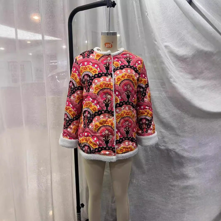 Dam quiltad kort jacka med teddy foder, rund hals och button closure