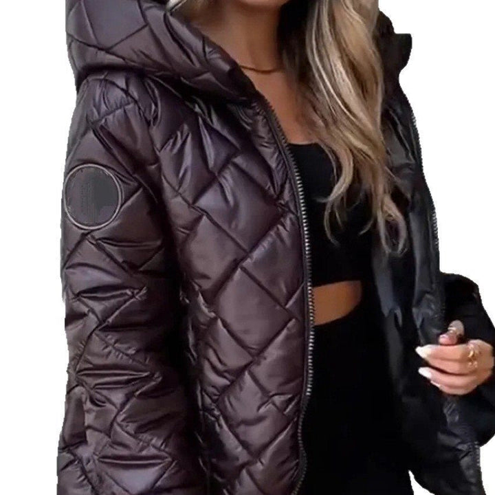 Dam vadderad med huva kviltad jacka med rutig Quilting, lätt värmande fyllning och hellång dragkedja