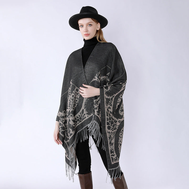 Dam Oversize Cloak poncho med Floral Medallion Jacquard och fransfåll