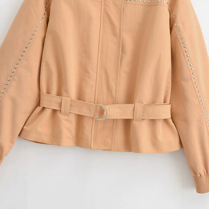 Dam Kort Tailored Jacka med Stud Detailing och Tie Belt