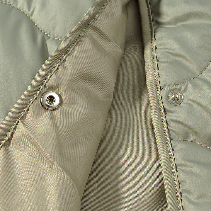 Dam lätt kviltad jacka med round neckline, kviltad waves, och press knappar