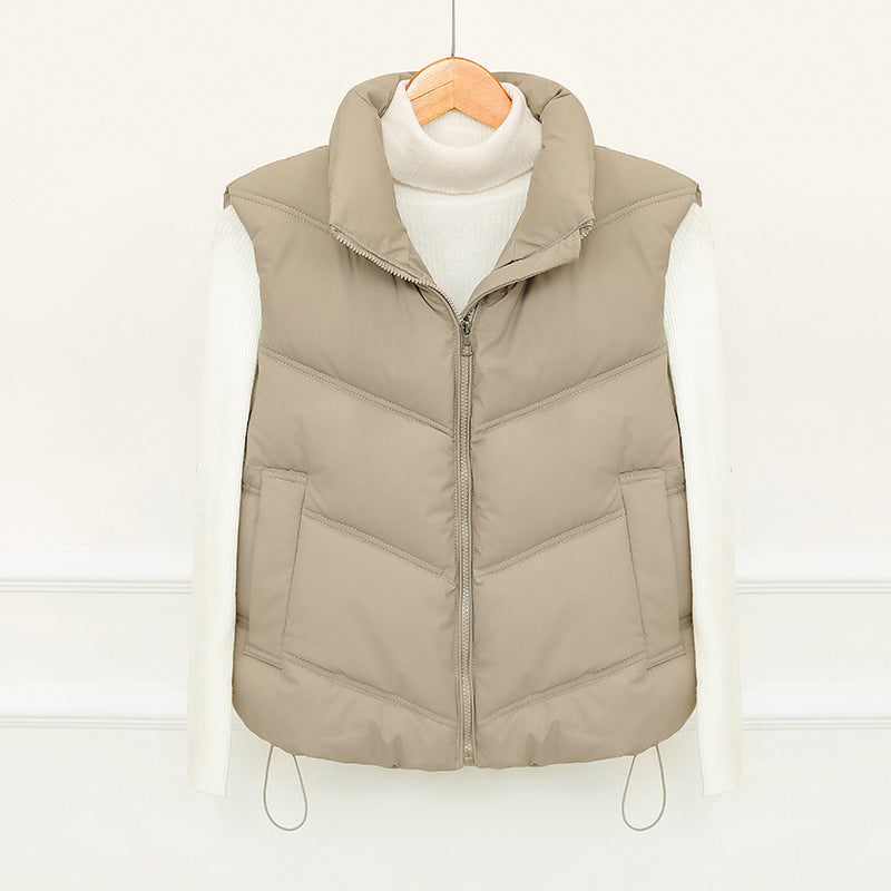 Dam kort-skärning puffer quiltad väst med V-quilt, high ståkrage och drawstring fåll
