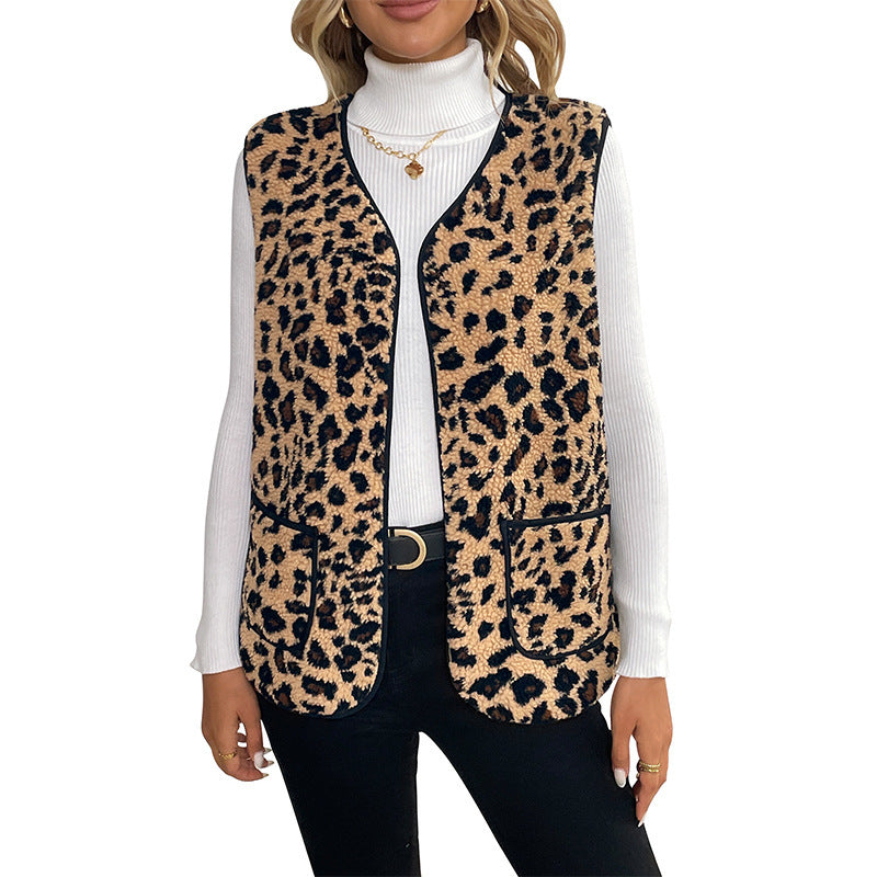 Dam Lined Teddy väst med leopardprint och påsydda fickor