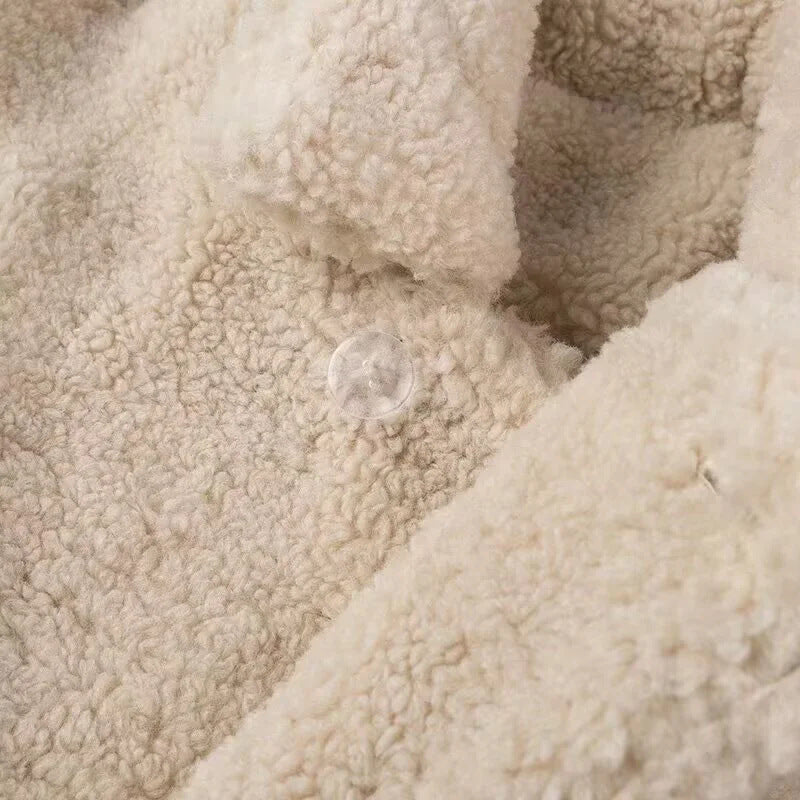 Dam kort-skärning faux fur teddy jacka med bred lapel krage, vadderad foder, och sidofickor