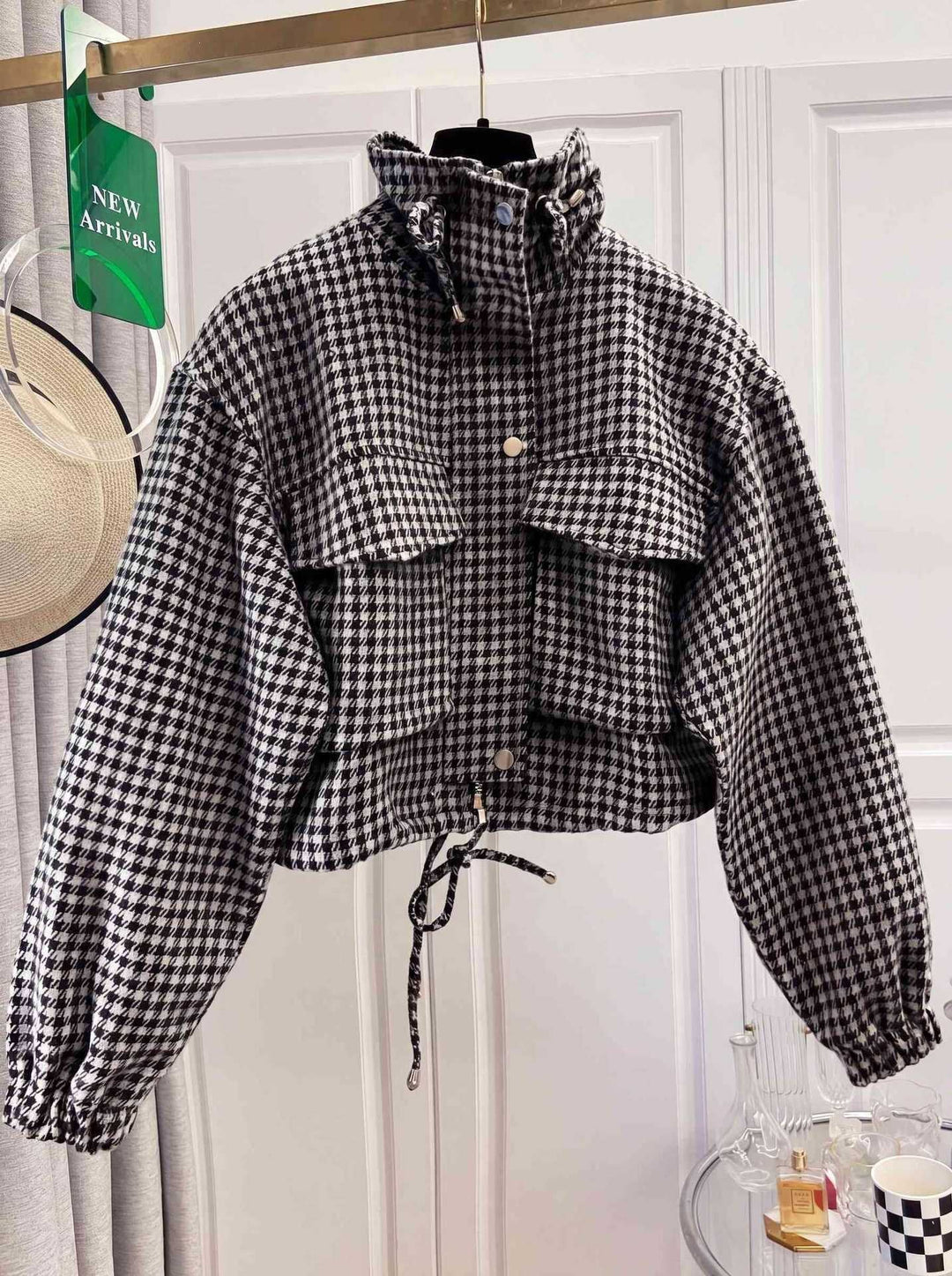 Dam rutig kort jacka med Stand krage, dragsko och Elastic muddar