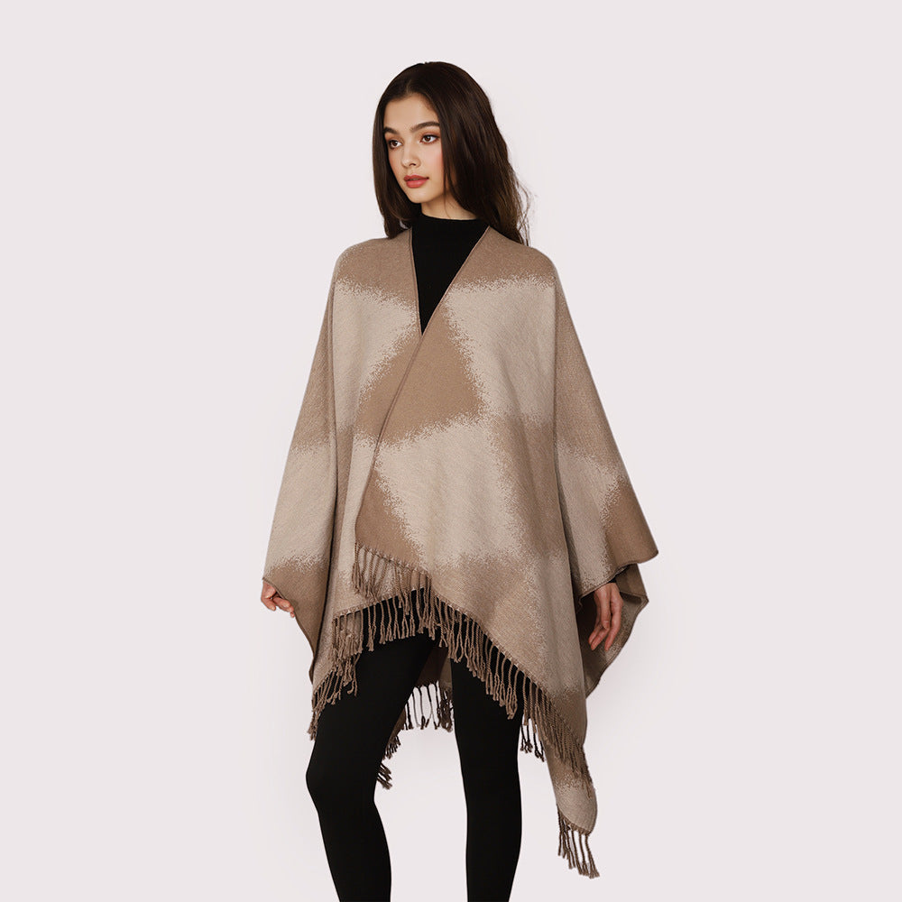 Dam Cashmere look Cape i kimono skärning med Fine Fringed fåll