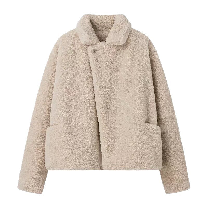 Dam kort skuren teddy jacka in lamb fur look med oversize slagkrage