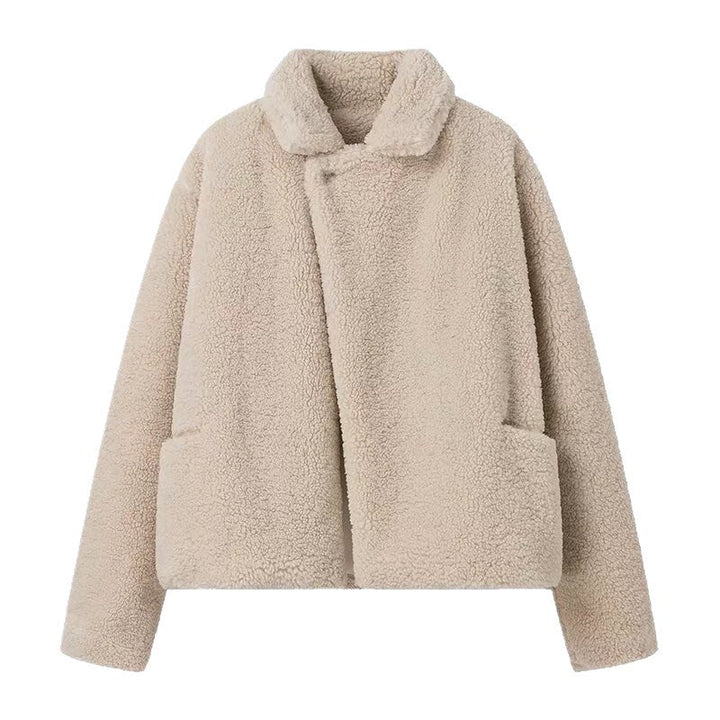 Dam kort skuren teddy jacka in lamb fur look med oversize slagkrage