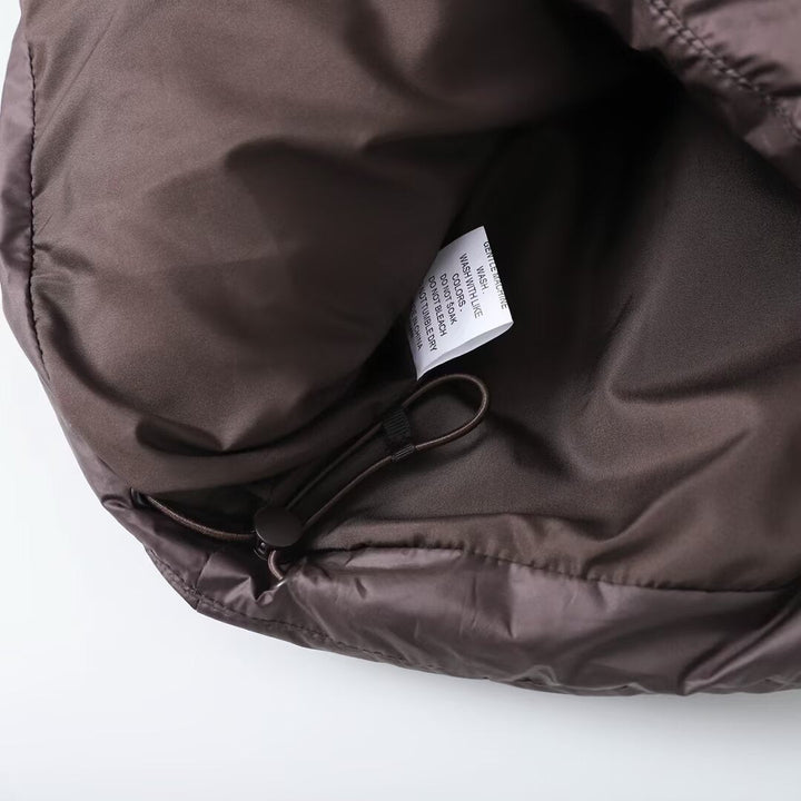 Dam vadderad kort kviltad väst med hög ståkrage och dragkedja fickor