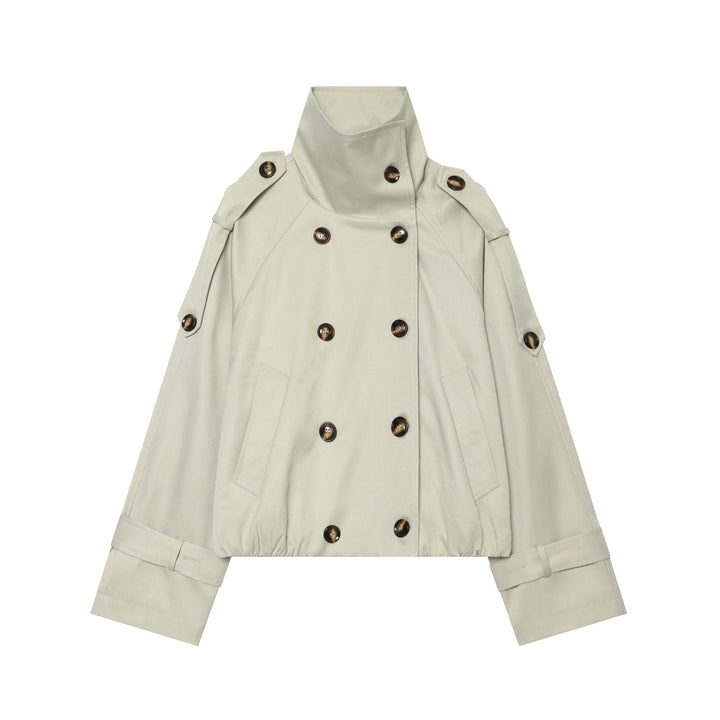 Dam kort figurnära trenchcoat med double-breasted knäppning, high ståkrage, och avtagbar axel flaps