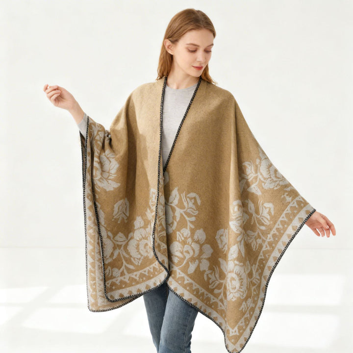 Dam poncho med floral jacquard structure och fine overlock seam