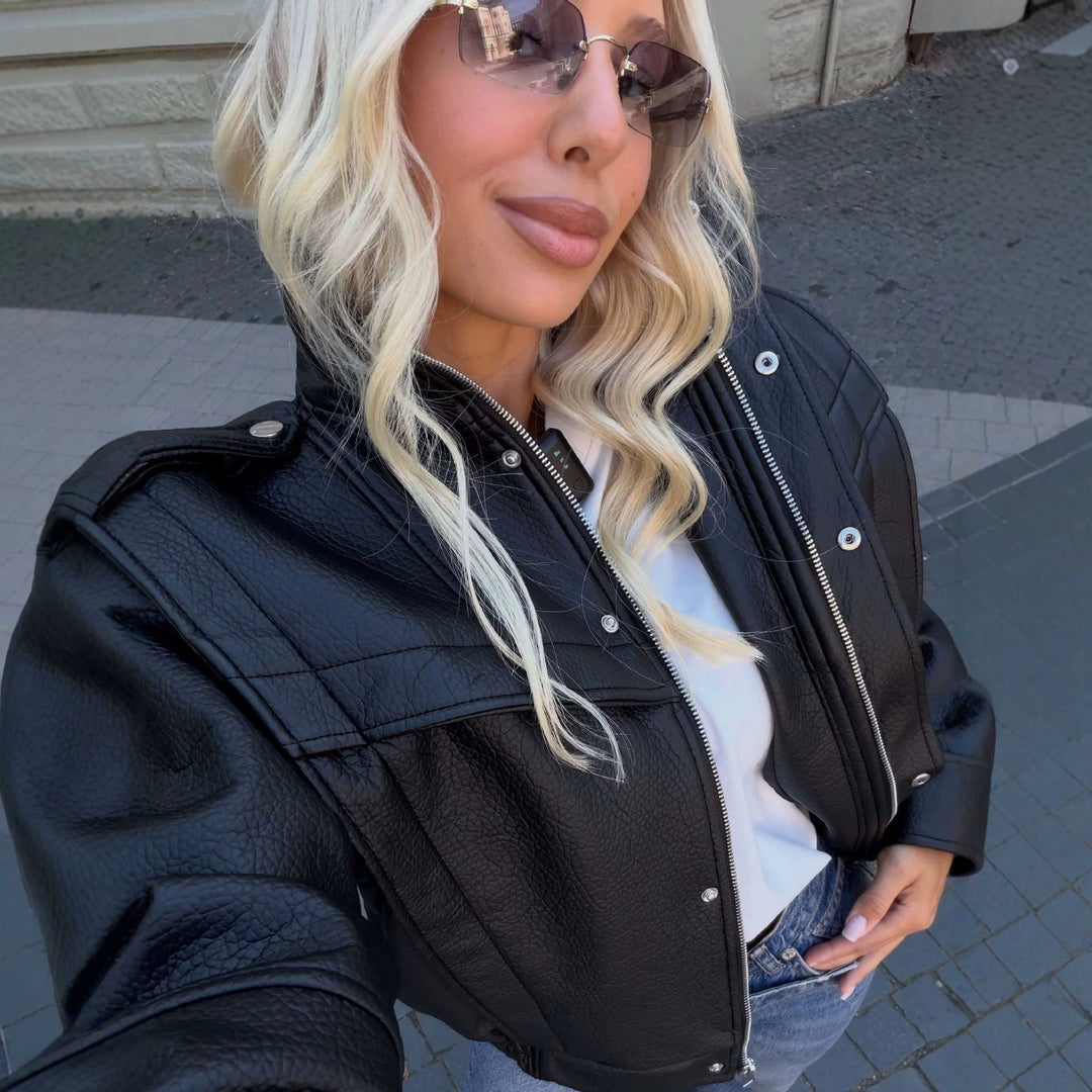Dam Kort Kort Faux Läder Blouson med Vadderad Shoulder och Funnel Neck