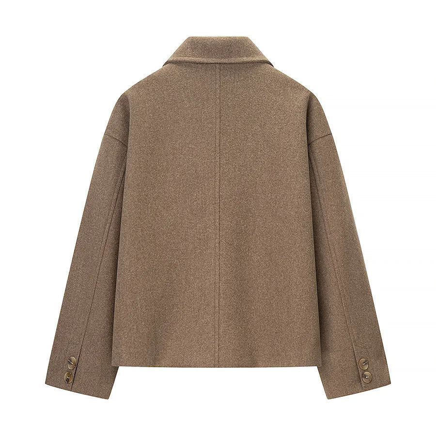 Dam boxy kort jacka med oversized skjortkrage, concealed knäppning och seamless sidofickor